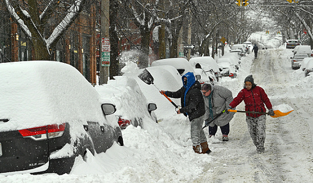 21 قتيلا بأميركا في عاصفة ثلجية وانقطاع الكهرباء عن أكثر من 800 ألف منزل