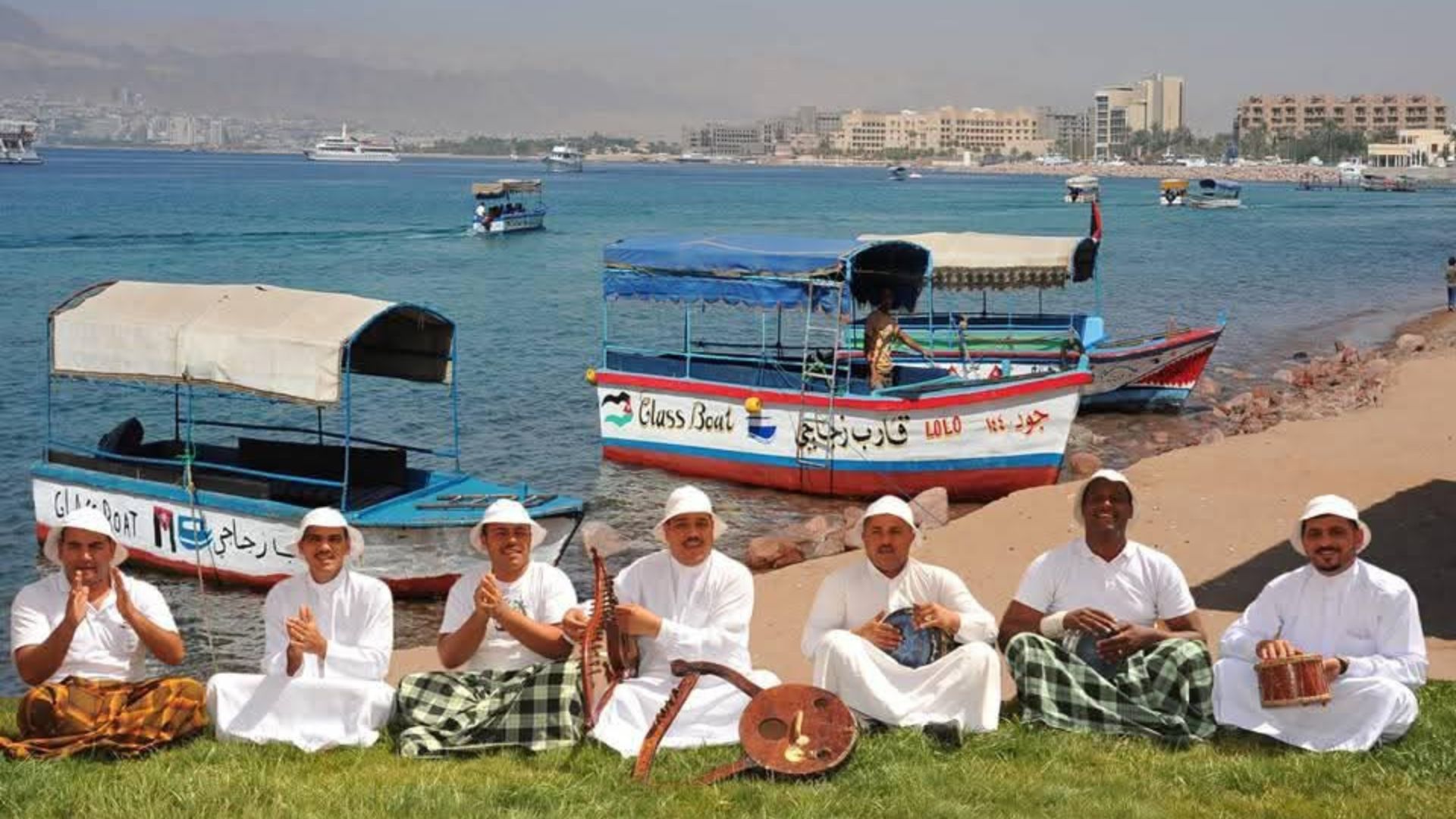 آلة السمسمية صوت البحر الذي لا يغيب عن العقبة