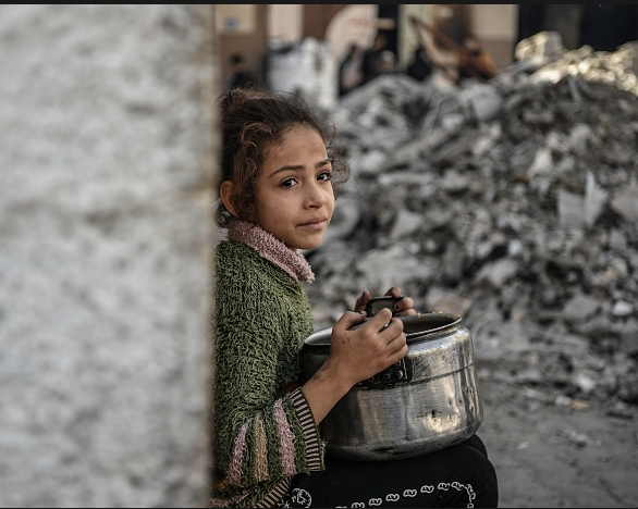 غزة تتضور جوعاً ..  دفن الطفولة حيّة ونهب مستقبل فلسطين
