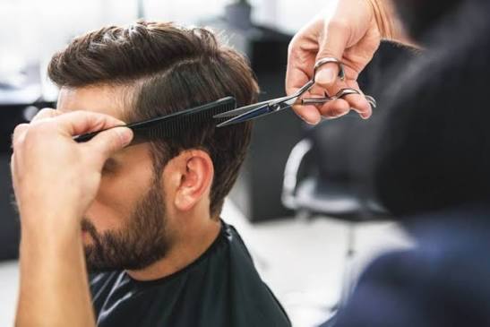"كم ستصبح الحلاقة"؟ ..  قرارات جديدة للحلاقين بشأن الأسعار والعطلة وساعات العمل