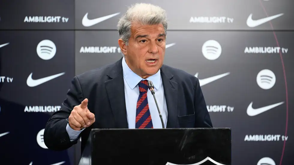 "خبير في المواقف الحرجة" ..  كيف استثمر لابورتا "صاعقة درو" لصالح برشلونة؟