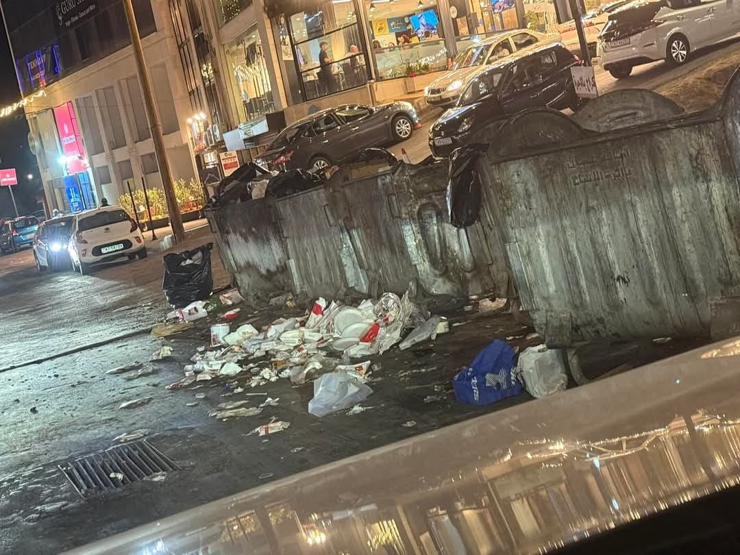 مكرهة صحية في قلب الدوار السابع ..  مواطنون يطالبون المحلات وروادها بتحمل مسؤولياتهم