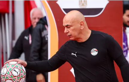 حسام حسن يدافع عن محمد هاني ..  ويوجه رسالة بشأن دعم جماهير المغرب للفراعنة