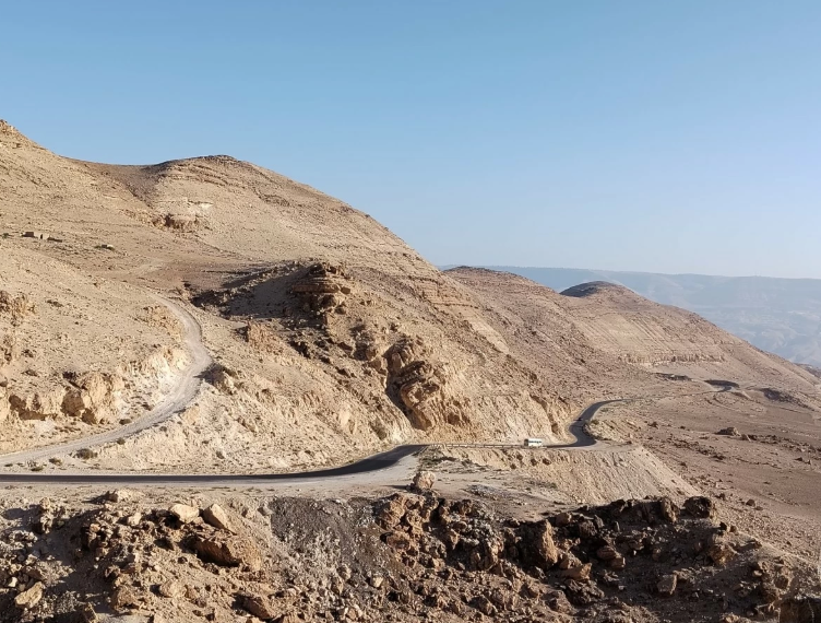 توسعة الطريق الملوكي في مادبا بطول 4 كلم تشارف على الانتهاء