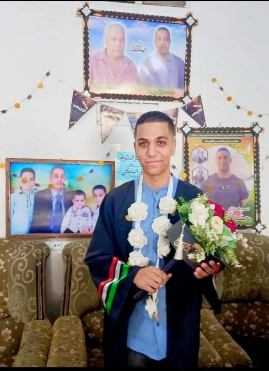 "وينهم؟" سؤال النَّاجي الوحيد بعد إبادة عائلته شمال النُّصيرات 