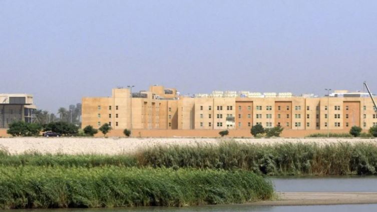 السفارة الأميركية في بغداد تواصل عملها وسط إجراءات أمنية مشددة