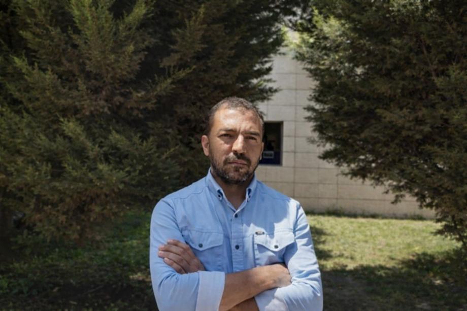 عائلة عابد تبحث عن مصير ابنها المعتقل منذ اقتحام الشِّفاء  