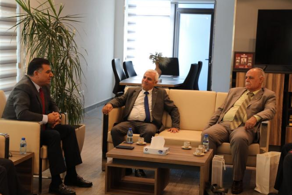 الحنيفات يلتقي نقيب المهندسين الزراعيين السوريين لبحث التعاون المشترك
