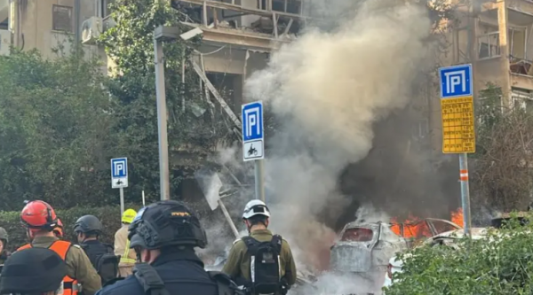 إصابة 6 أشخاص بشظايا صاروخ إيراني في تل أبيب