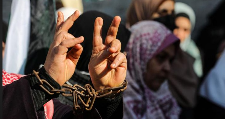 نادي الأسير: الاحتلال اعتقل 7 نساء فلسطينيات خلال اليومين الماضيين 