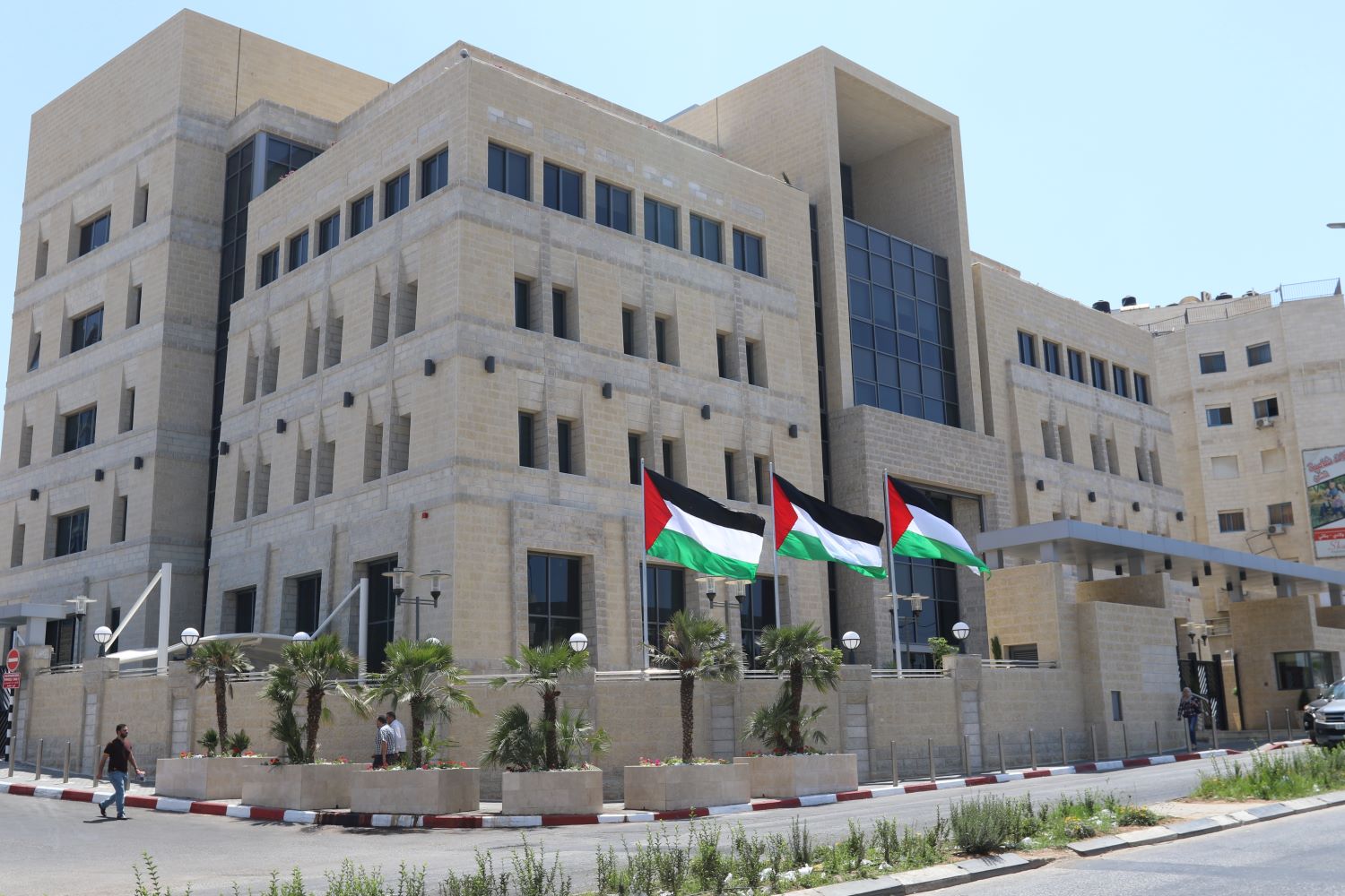 سلطة النقد الفلسطينية : لا صحة لادعاءات انهيار المصارف 