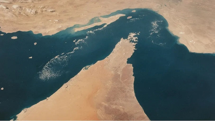 اعتراض سفن أثناء عبورها مضيق هرمز 