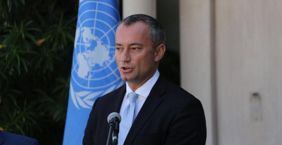 تحركات ميلادينوف خارج غزة تثير الجدل ..  اتهامات بالانحياز للشروط الإسرائيلية وتجاهل الملفات الإنسانية 