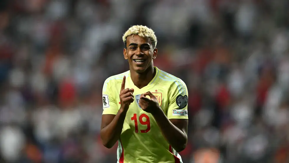 "يامال يشعل فتيل التوتر مجددًا" ..  بيان شديد اللهجة من الاتحاد الإسباني ضد برشلونة