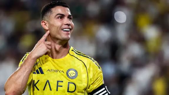 نجم تشيلسي السابق يصف رونالدو بأنه يتحدى العلوم الطبية