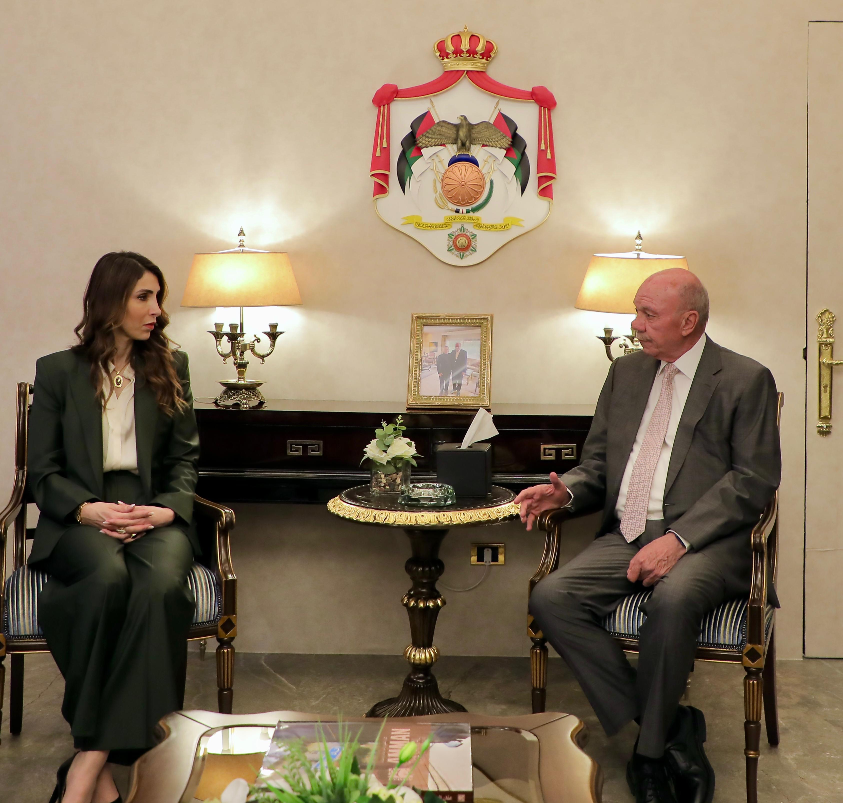 الفايز يلتقي وزيرة العمل الفلسطينية