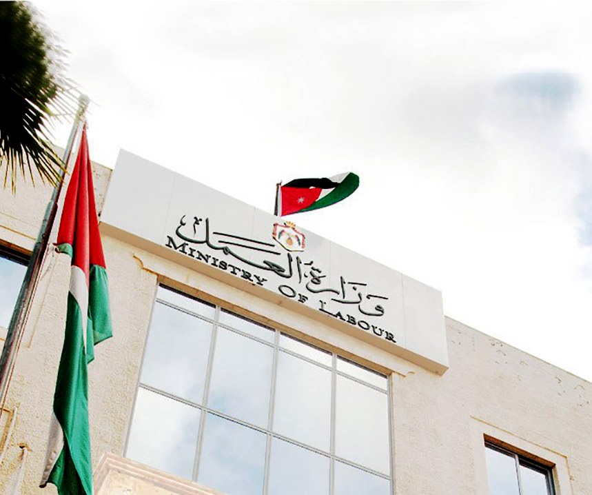 العمل تحرر 4665 مخالفة وتنذر 5465 منشأة خلال 8 أشهر