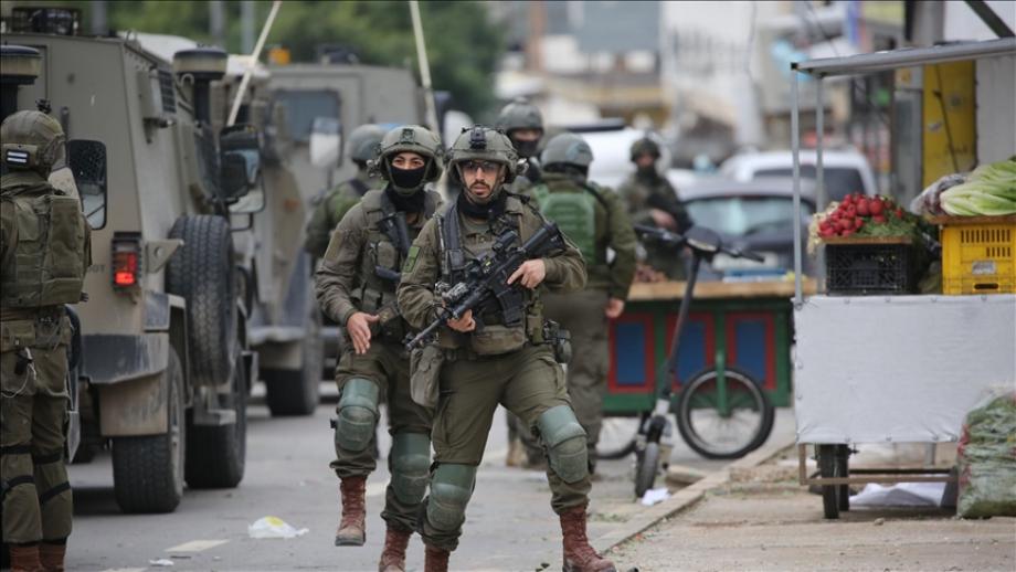 إصابة شاب برصاص الاحتلال واقتحامات واعتقالات واسعة في الضفة  