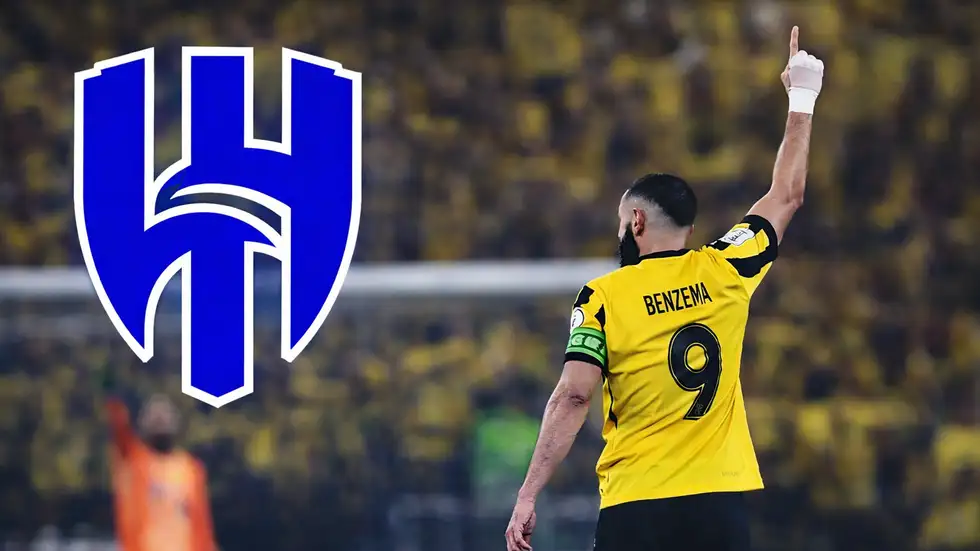 بنزيما يصل الرياض لبدء رحلته مع الهلال 