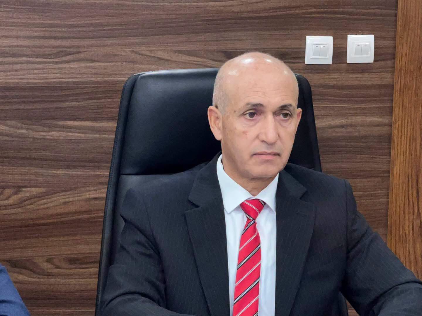 الجيوسي: لماذا مُنع استيراد السيارات من مصادرها الرئيسية رغم إنشاء 7 مراكز فحص عالمية المواصفات؟