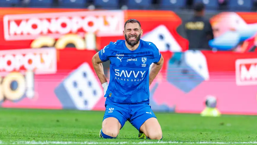 بعد غيابه أمام التعاون ..  ما موقف بنزيما من مباراة الهلال والخلود؟