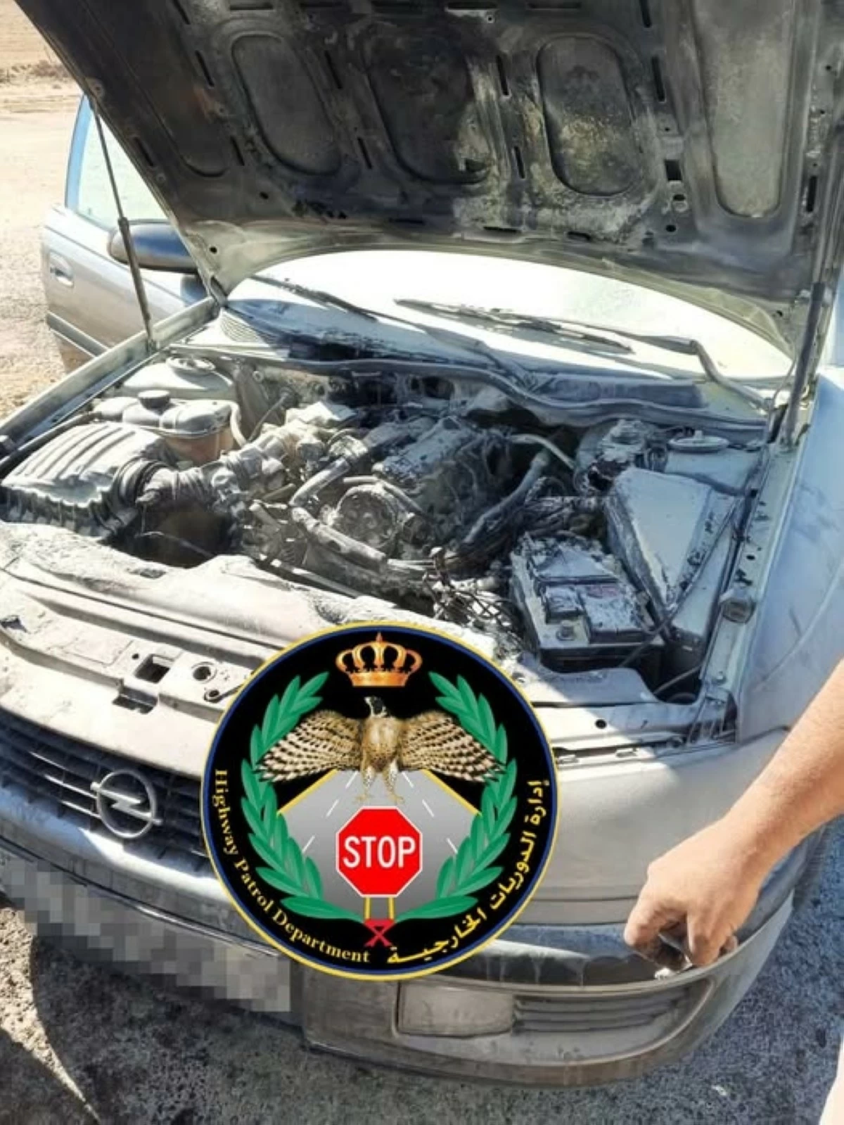 إخماد حريق مركبة على طريق رأس النقب دون إصابات