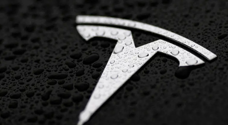 "تسلا" تسعى لتسجيل "Tesla Robotaxi" كعلامة تجارية قبل اختبار الخدمة