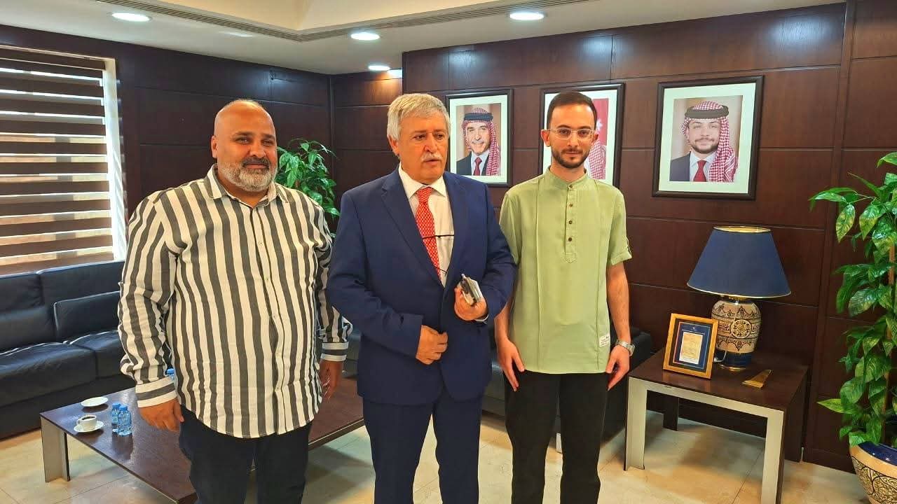 سائقو التطبيقات الذكية يطالبون بتمديد العمر التشغيلي للمركبات إلى 10 سنوات في لقاء مع وزير النقل