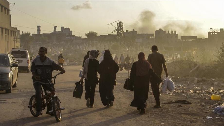 نزوح بلا مأوى وغذاء ..  مأساة النازحين في طرقات غزة تحت وطأة القصف والحصار