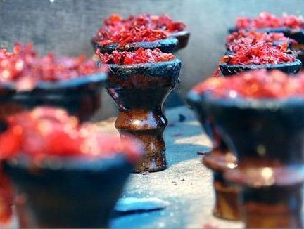 المعسّل في مرمى القرار ..  لماذا مُنع بيعه بالفرط في الأردن؟