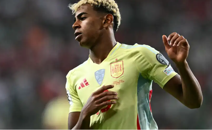 رسالة بشأن يامال تفجر غضب برشلونة ضد منتخب إسبانيا