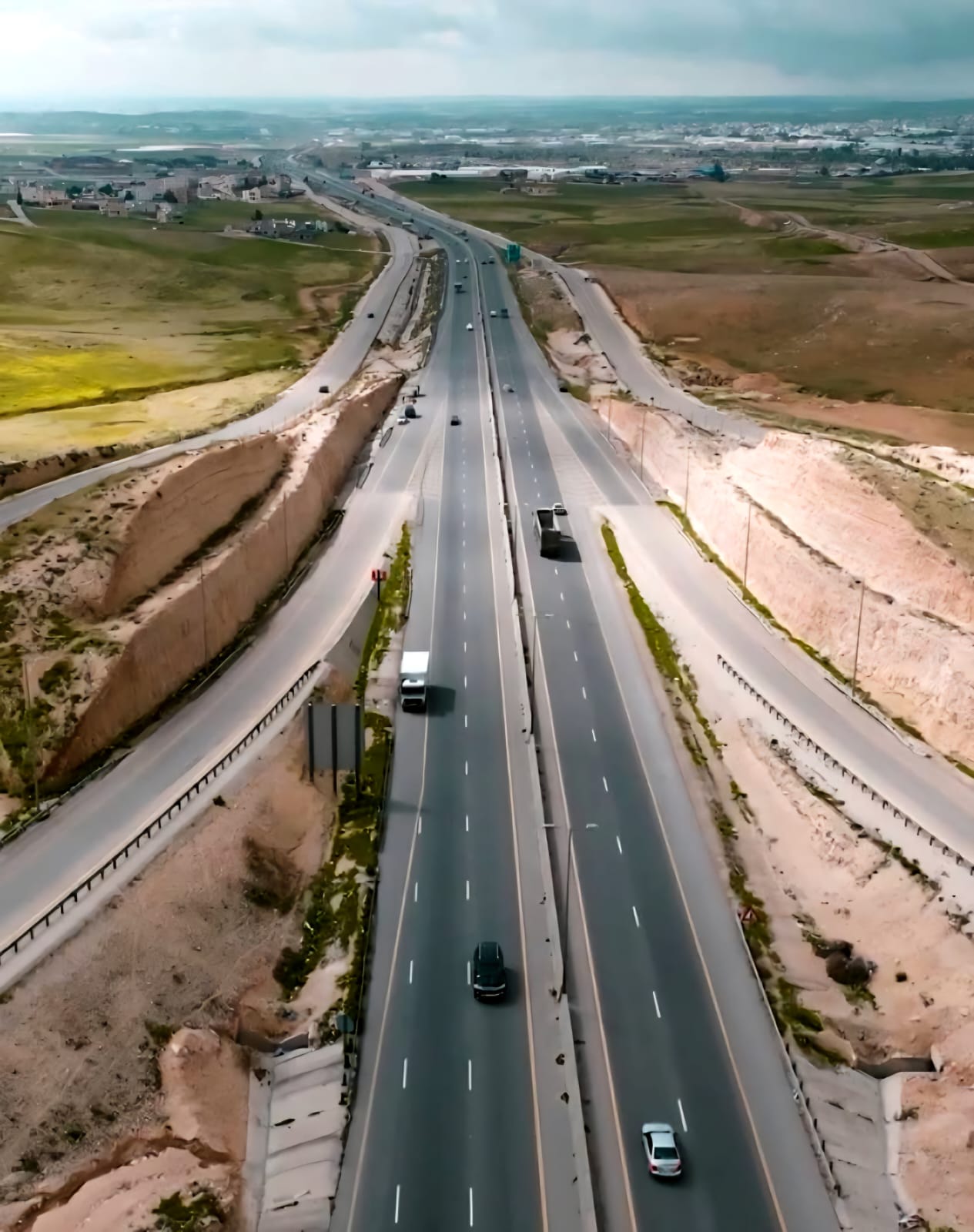 "الأشغال" تطلق مشروع إنارة ممر عمّان التنموي بالطاقة الشمسية بكلفة 1.4 مليون دينار