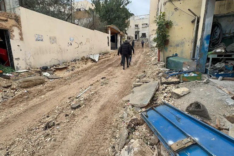 "السور الحديدي" ..  عام من الدمار والنزوح في مخيم جنين وشمالي الضفة