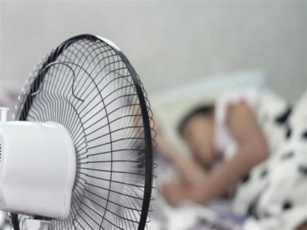 إيجابيات وسلبيات النوم تحت المروحة