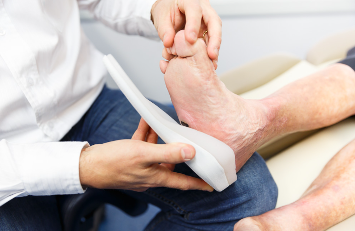 أعراض تجلط الدم في الساق ..  علامات مبكرة لا تتجاهلها