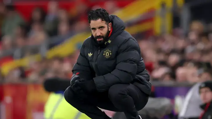 رسميًا ..  مانشستر يونايتد يطرد أموريم