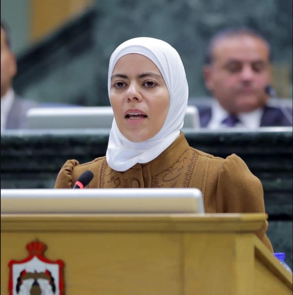 أبو غوش تسأل الحكومة عن مصير الصحف اليومية والوظائف المهددة  
