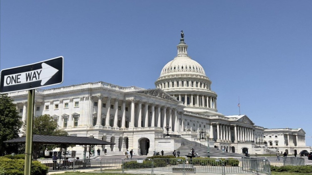 مجلس الشيوخ يقر مشروع قانون إنفاق لكن احتمال الإغلاق الجزئي ما زال قائما 