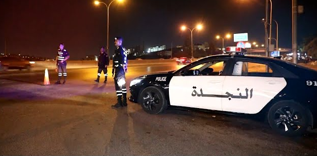 نشامى النجدة يمنعون حادثًا محققًا على الطريق الصحراوي قرب معان