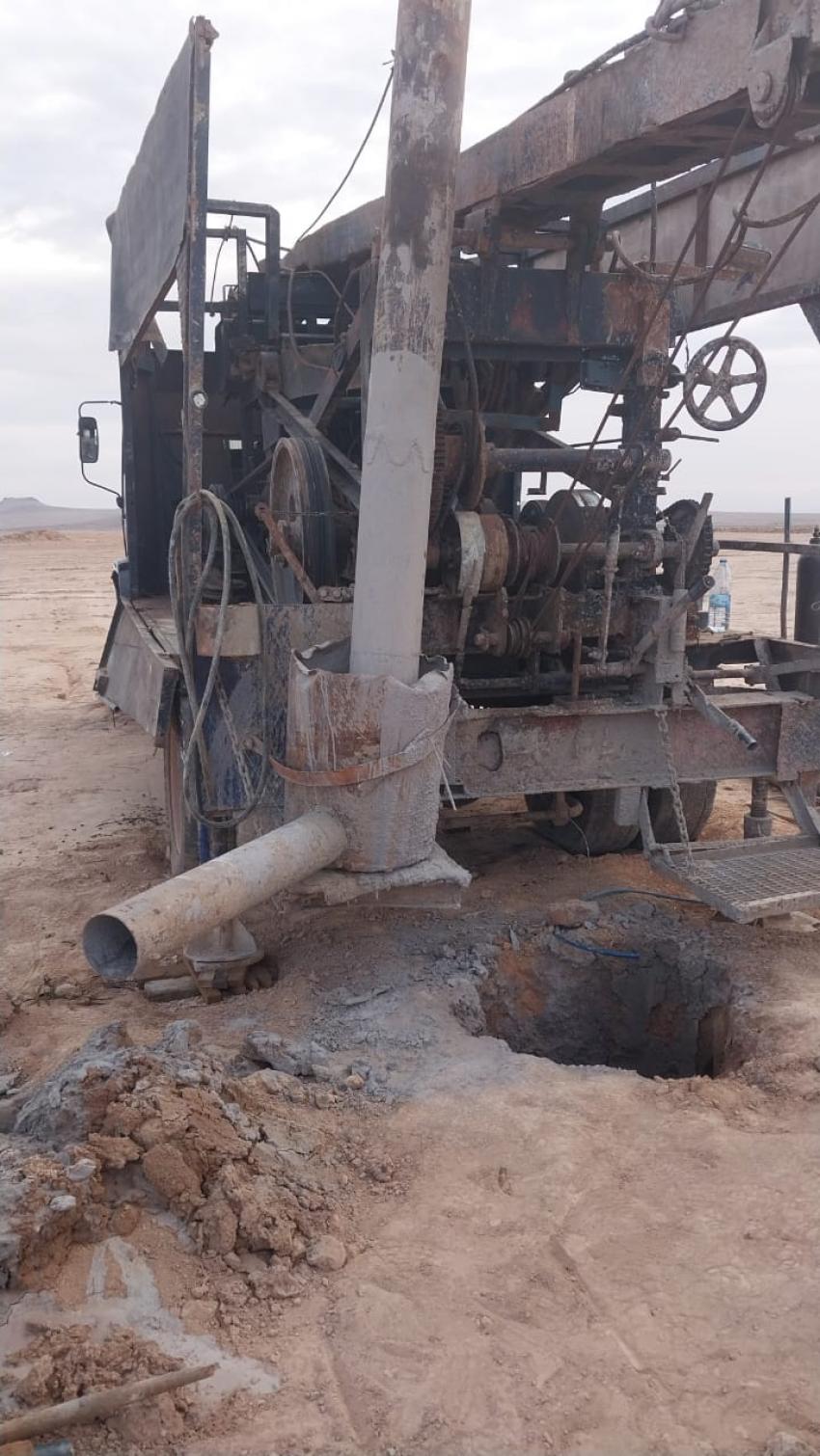 ضبط حفارة آبار مخالفة وخطوط لتعبئة صهاريج مياه