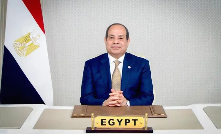السيسي يتساءل: هل المطلوب أن تدخل مصر حربًا لإدخال المساعدات لغزة؟