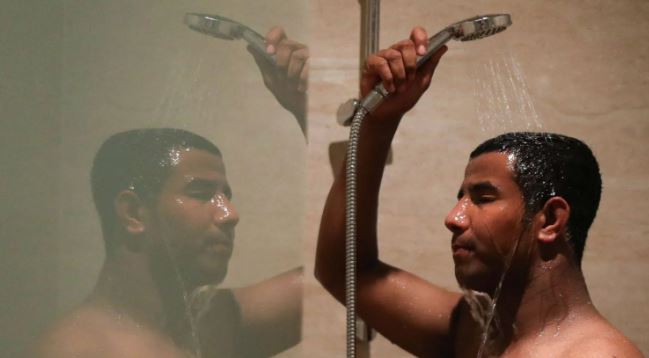ماذا يحدث لضغط دمك عند الاستحمام بماء بارد؟