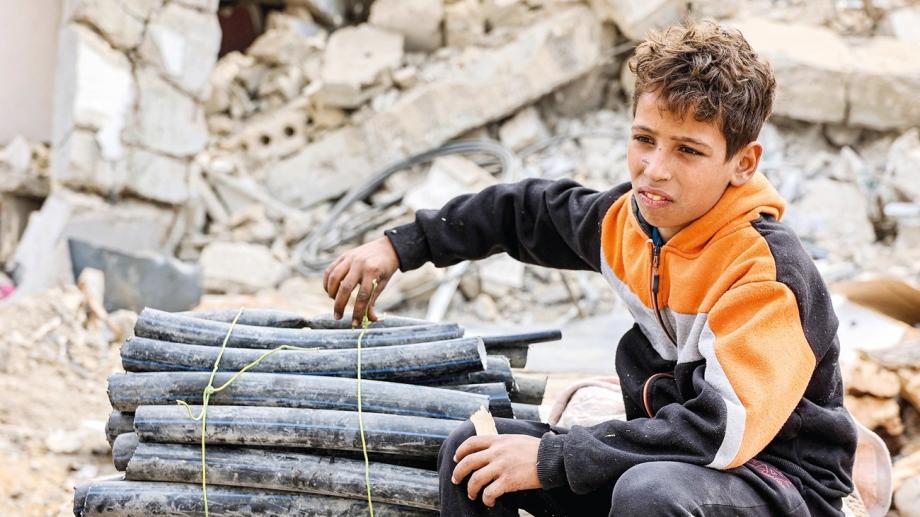 بدلًا من النقود ..  المقايضة تعود في غزة تحت نار الحرب 