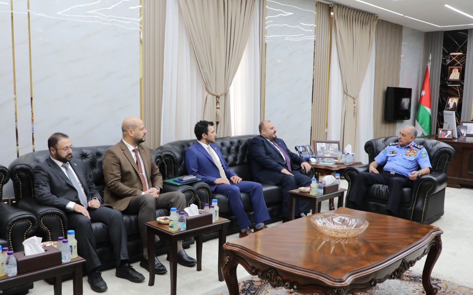 اللواء المعايطة يلتقي وفداً من وزارة الطوارئ والكوارث السورية
