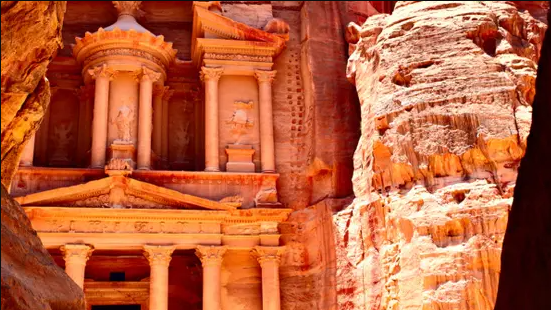 74 ألف زائر للبترا خلال الشهر الماضي 
