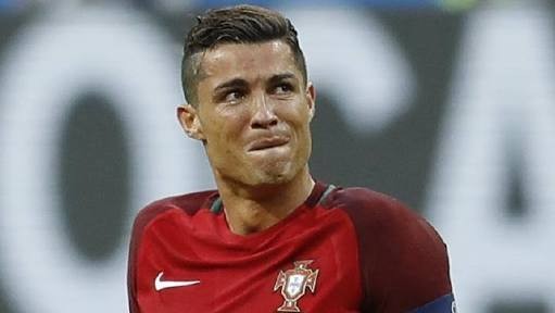 أسطورة فرنسية مهاجماً رونالدو: ستبكي في كأس العالم 
