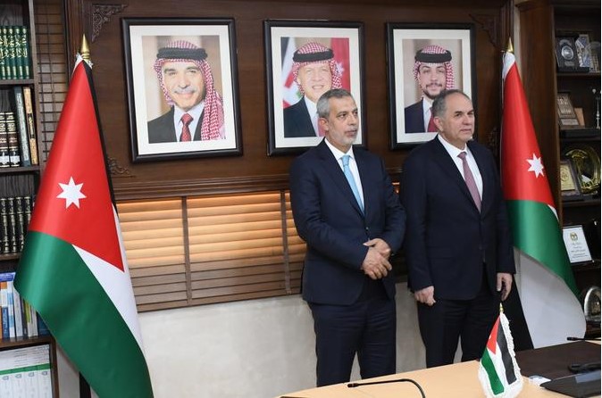 (42) محاميا يؤدون اليمين القانونية أمام وزير العدل 