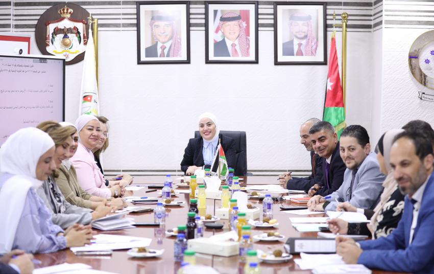 بني مصطفى تترأس إجتماعاً للجنة مراجعة قانون الجمعيات