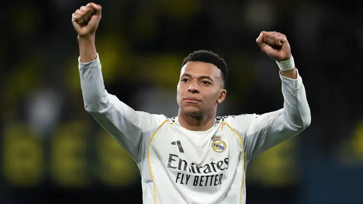 "يخدع الحكام" ..  هجوم كتالوني عنيف على مبابي