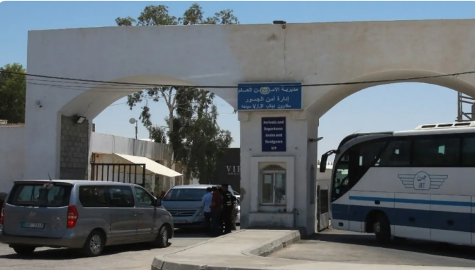 إعادة فتح جسر الملك حسين أمام حركة المسافرين